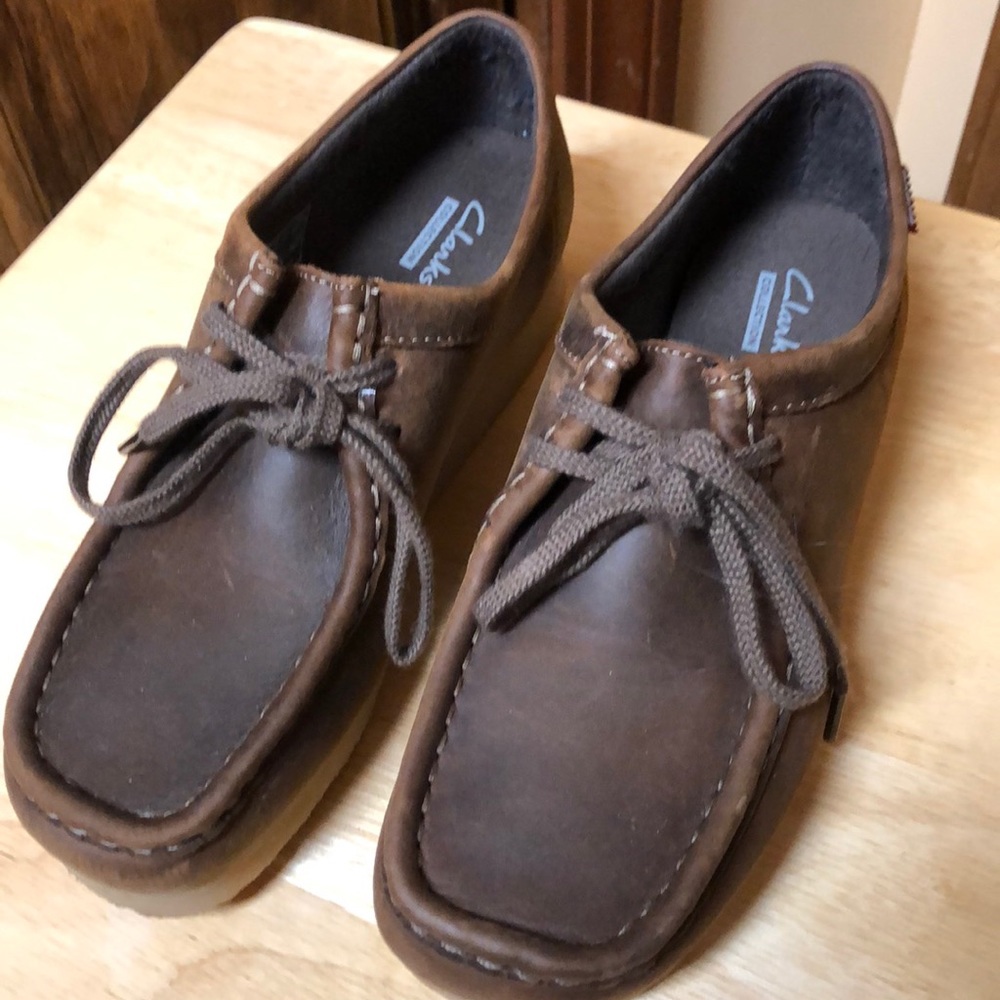 NICE! Like New - Clark Wallabee Boots - Chestnut